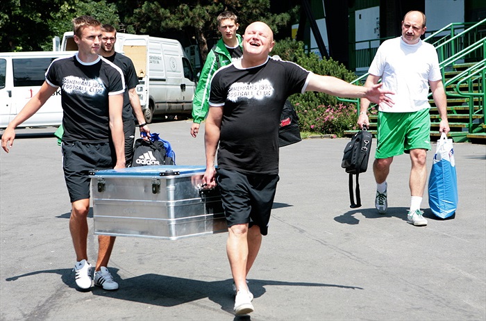 A z vesela do práce...