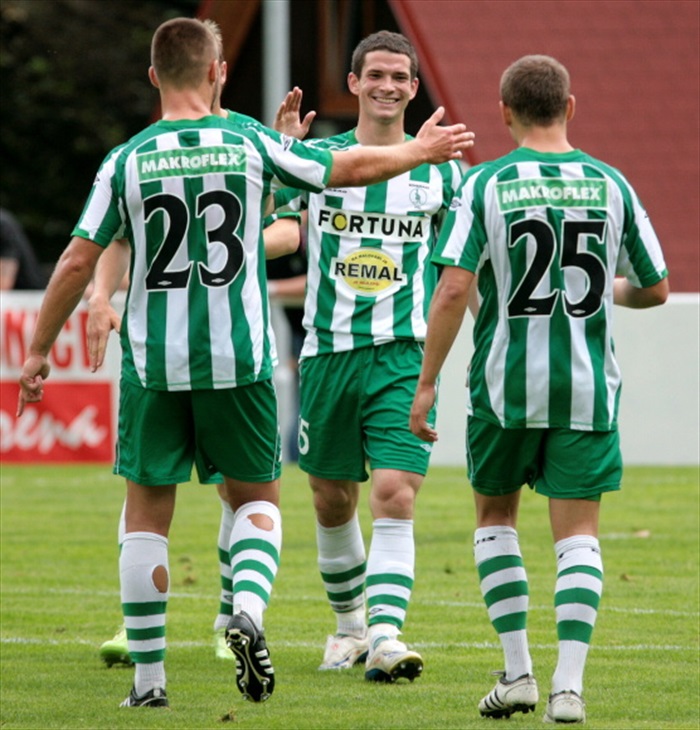 David Bartek slaví třetí gól.