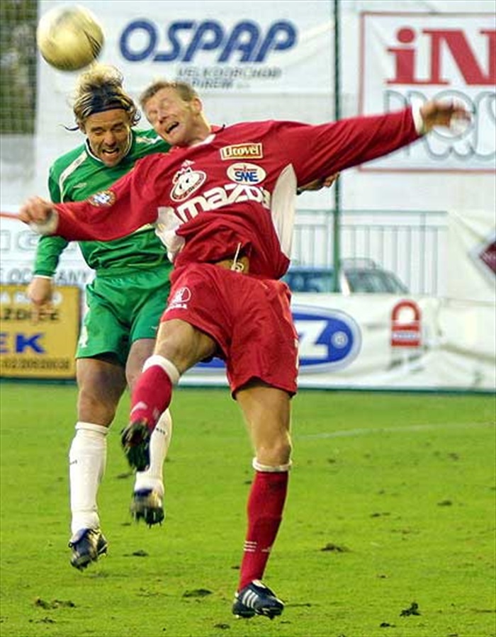 Hlavičkový souboj Třasáka s exklokanem Vlčkem (Bohemka - Olomouc, podzim 2002)