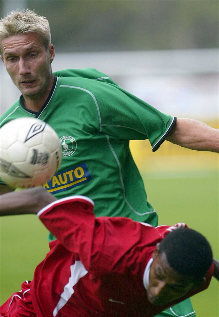 Aleš Bednář v zápalu boje (Bohemka - Al-Arabi, podzim 2003)