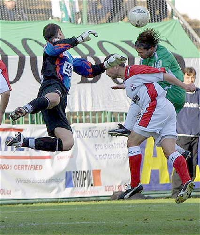 Karol Kisel ohrožuje branku Zlína