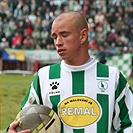 Nedělní dopoledne není pro fotbal příliš vhodný čas. Pavel Hašek dospával ještě při zápase. (foto: Hanička)