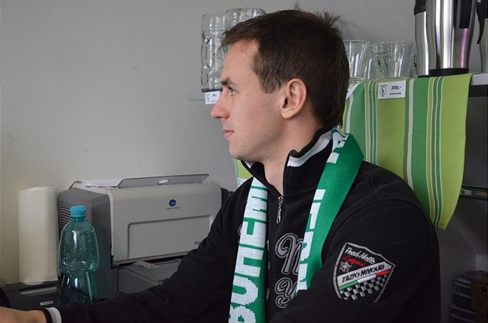 Jan Moravec bude v pátek prodávat ve fanshopu