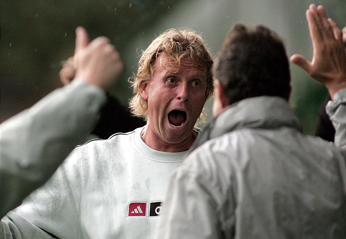 Trenér Zbyněk Busta se raduje po gólu.