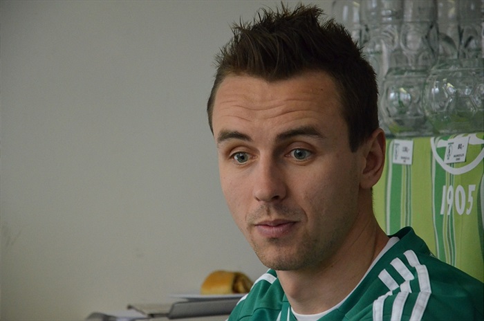 Jan Moravec prodával ve fanshopu