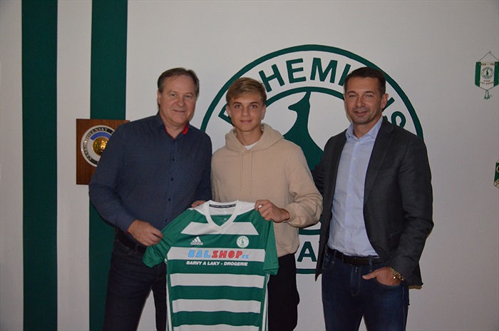 Vojtěch Novák podepsal smlouvu