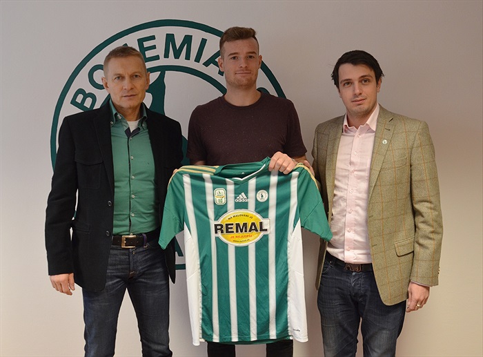 Tomáš Hradecký podepsal smlouvu