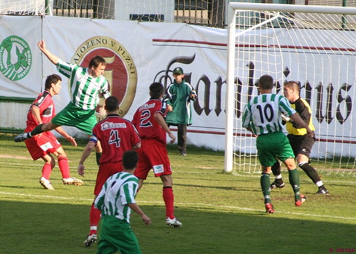 Po centru Jirouška mířil Freisler těsně vedle.