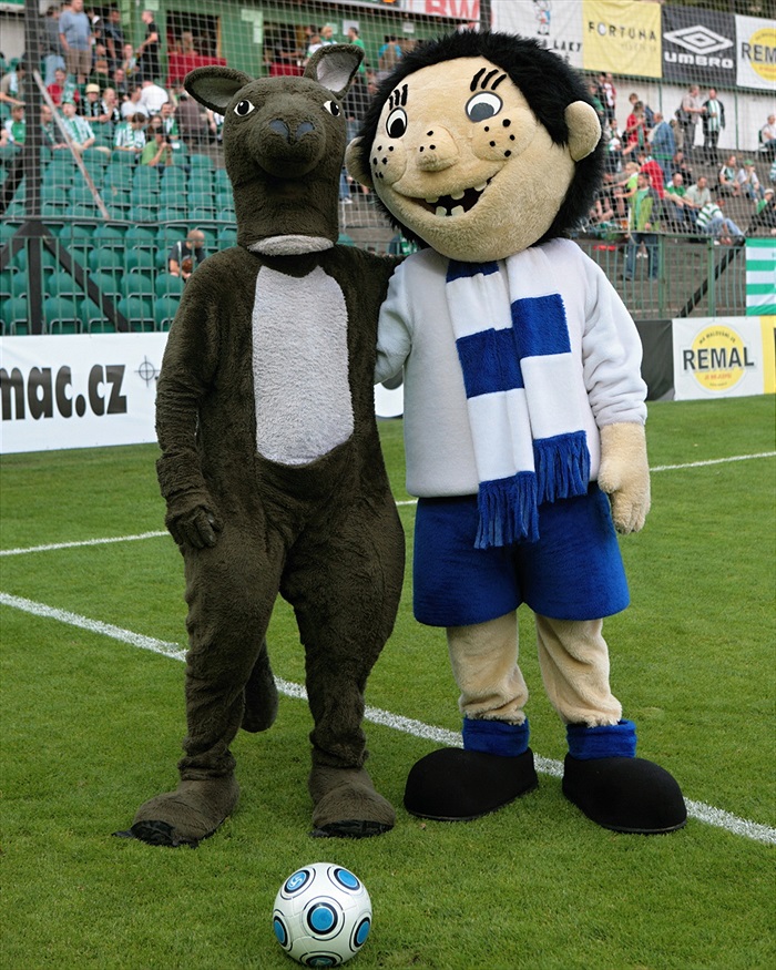 Dva maskoti - Klokan a Slovánek.