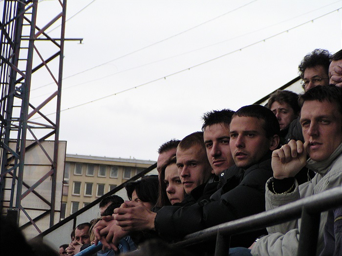 Vítězný duel sledovala i nemocná dvojice Kozel, Klinka a bývalí hráči Bohemky Čontofalský a Hartig (zprava)