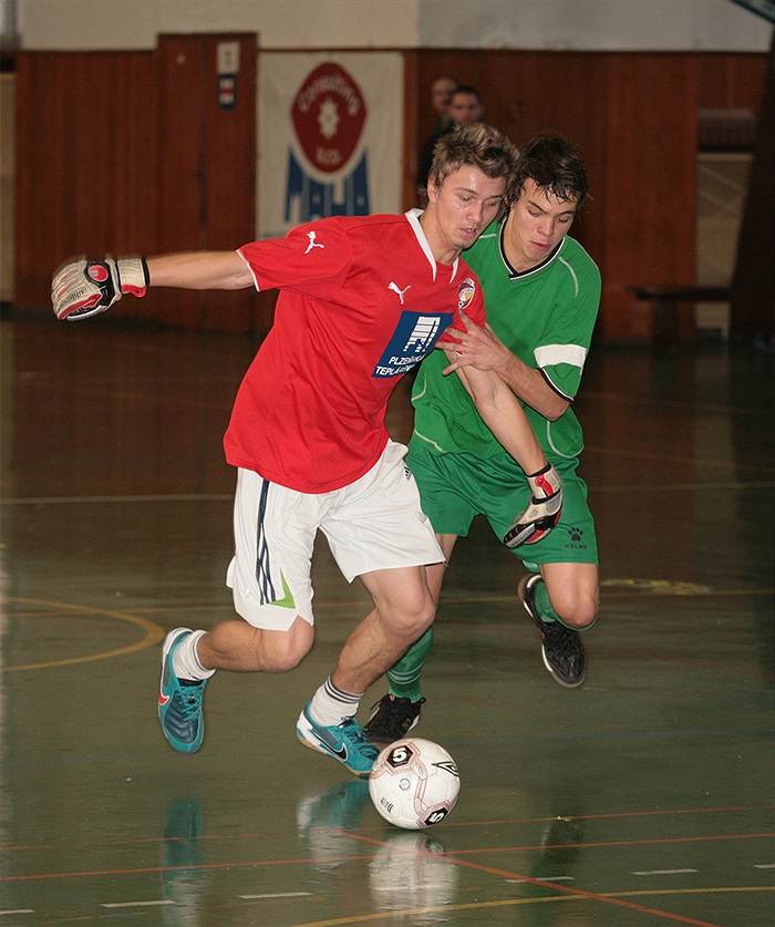 Marek Hovorka atakuje rozehrávku gólmana