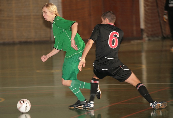 Jan Mižič obchází soupeře