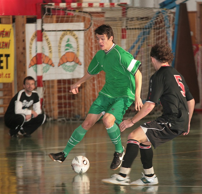 Marek Hovorka si vede míč