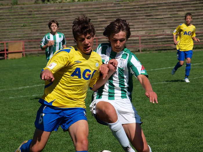 Jakub Káš byl na konci 1. poločasu zraněn a musel střídat