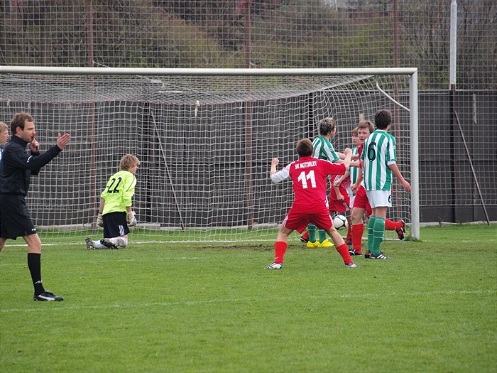 Motorlet střílí vyrovnávací branku na 2:2.