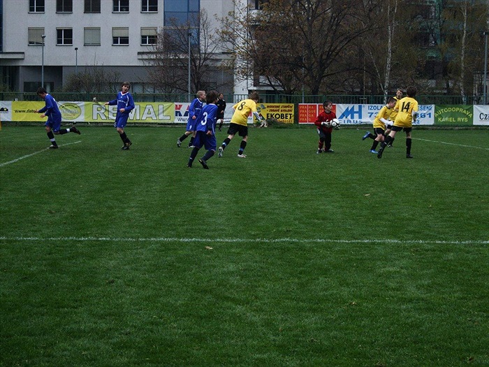 Naštěstí pro Motorlet má brankář Grégr vše pod kontrolou