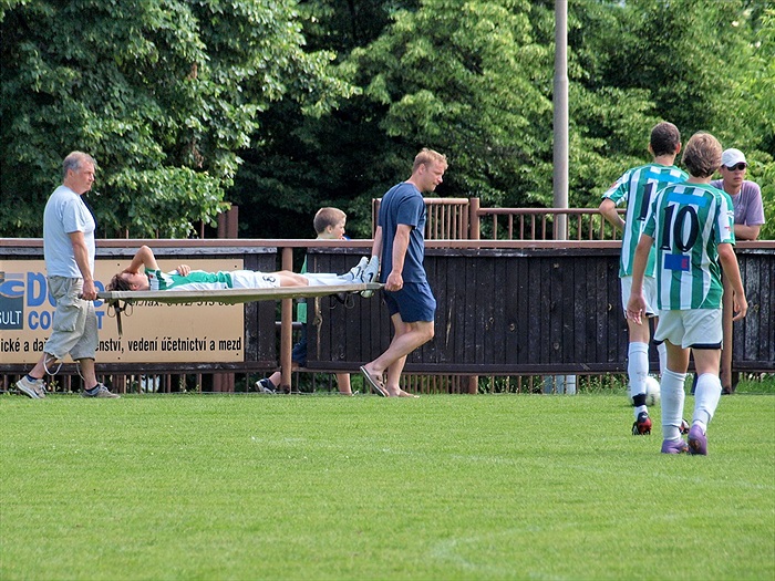 Toto vidime neradi: Na nosítkách opuští hřiště Jakub Káš