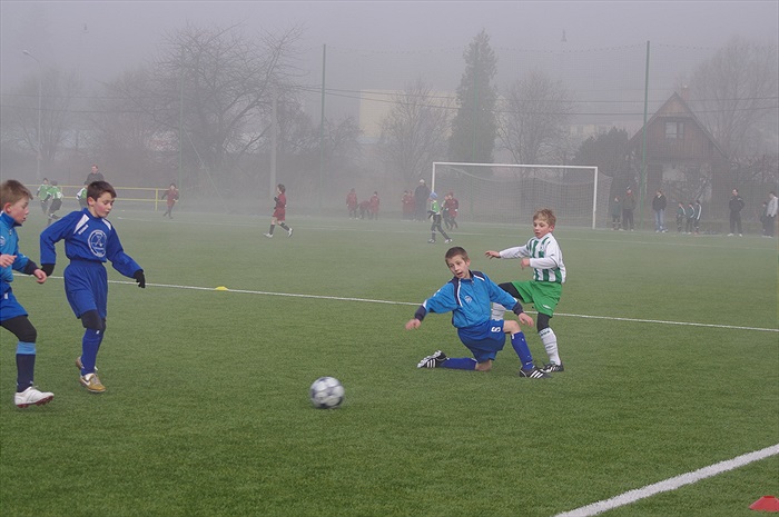 Vojta Novák centruje proti přesile