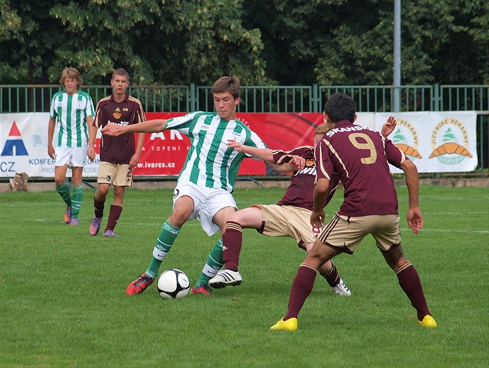 Střelec 2 branek v zápase K. Charvát. Přihlíží D. Šlajsna