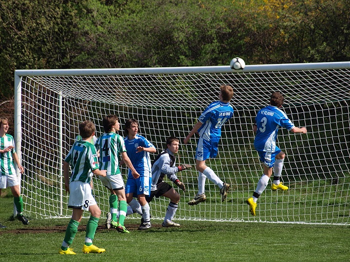 Tato hlavička naštěstí skončila pouze na břevně