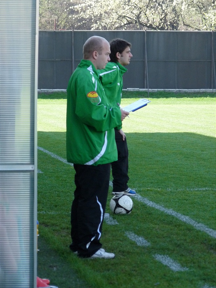 Trenéři Petr Vanko a Josef Holub pečlivě sledují vývoj zápasu