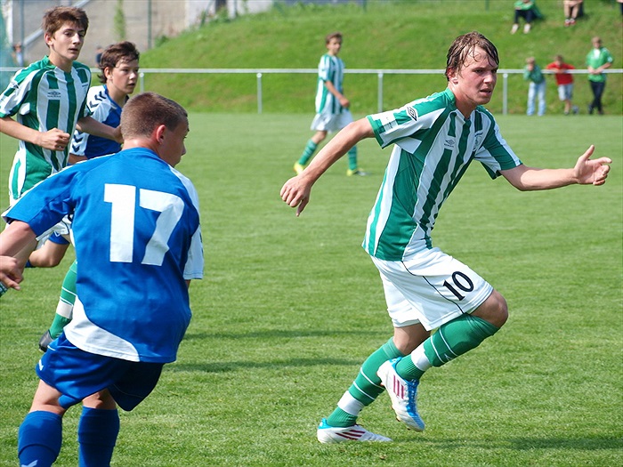 Dan Bláha dnes krásně předložil gólovou přihrávku F. Kučerovi 