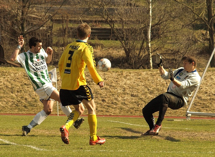 Töre poslal svojí tutovku nad branku