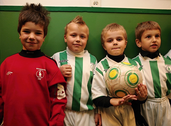 Hráči přípravky ročník 2003 doprovodili hráče na hrací plochu