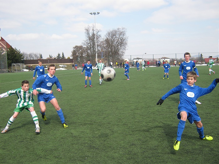 nejblíže bojuje Hisem,z povzdálí sledují zleva Zita,Hlinák a Letvan