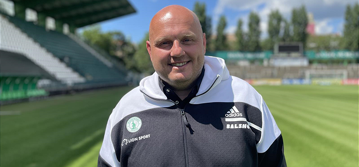 Hlavním trenérem zůstává Jaroslav Veselý