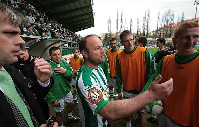 Pavel Hoftych udílí pokyny před tréninkovým zápasem