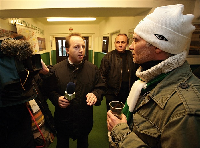 Neodehraný zápas narušil i živé vysílání České televize