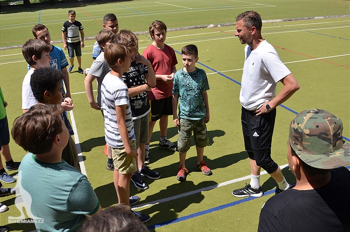 Tělocvik pod vedením trenéra Haška