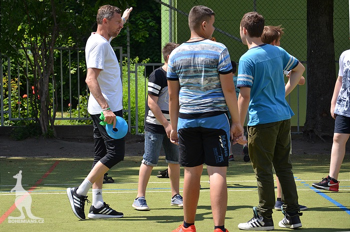 Tělocvik pod vedením trenéra Haška