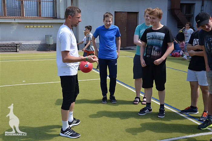 Tělocvik pod vedením trenéra Haška