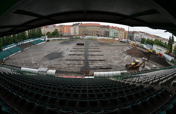 Průběh stavby a veřejné finanční sbírky