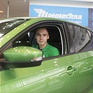 Siim Luts přebírá zánovní automobil od AAA AUTO