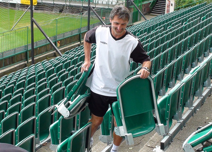 Dvě mouchy jednou ranou - Pavel Medynský.