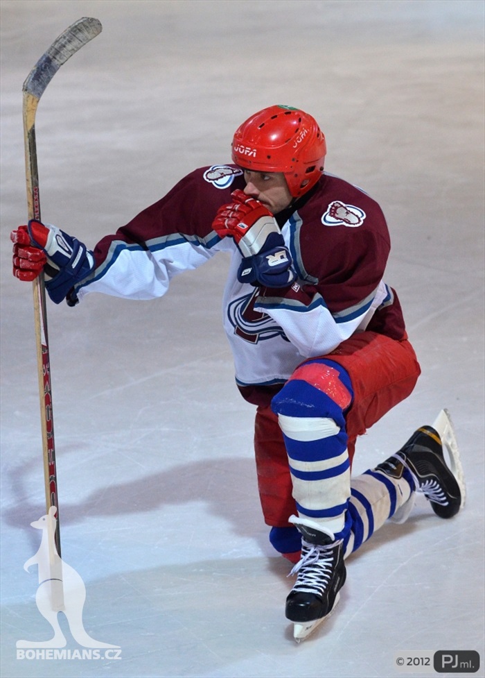 Hokejovou odvětu vyhráli mladí 9:6 - 2012