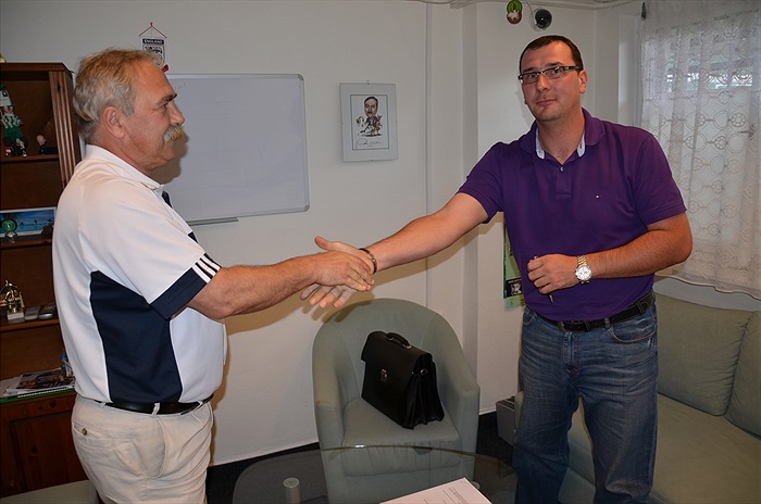 Radek Sňozík přebral automobil od společnosti AUTO NOVO TÝM Řevnice.