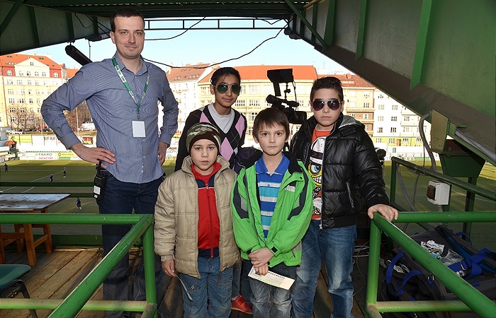 Děti z děstkého domova na utkání v Ďolíčku