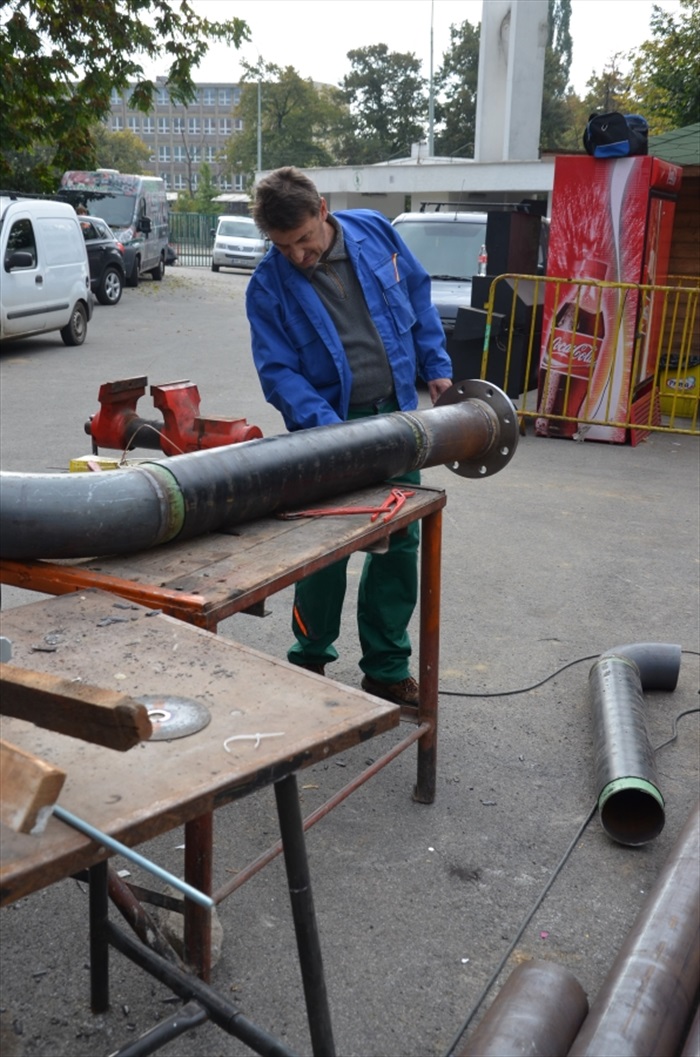 Průběh výstavby nové kotelny pro vyhřívaný trávník