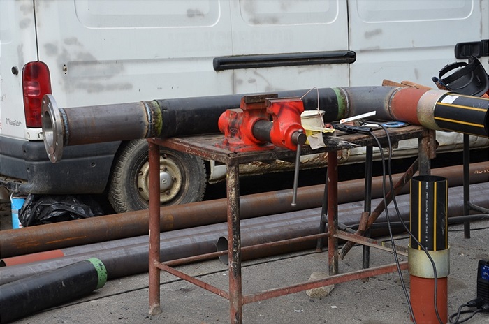 Průběh výstavby nové kotelny pro vyhřívaný trávník