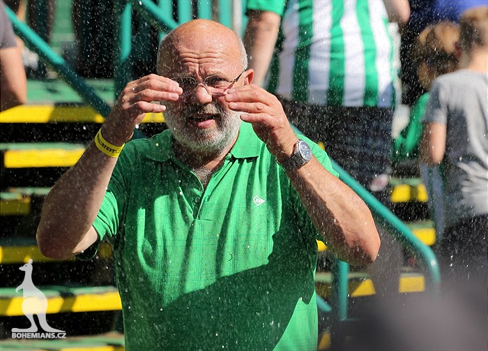 DĚNÍ NA TRIBUNÁCH: Bohemians - Zbrojovka
