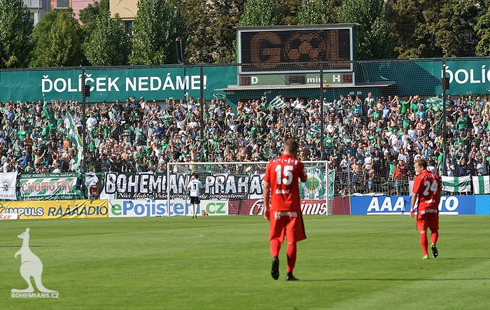 DĚNÍ NA TRIBUNÁCH: Bohemians - Zbrojovka
