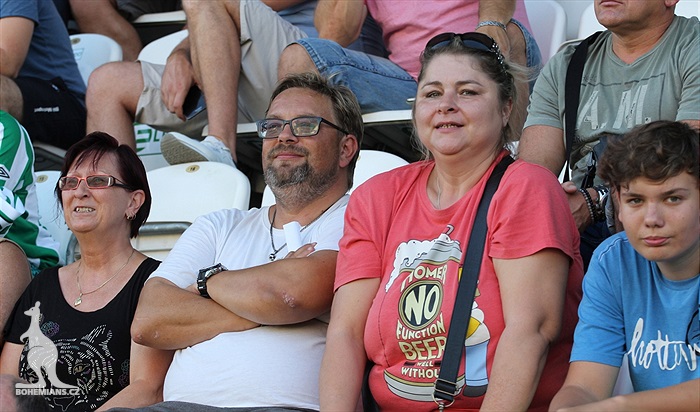 DĚNÍ NA TRIBUNÁCH: Bohemians - Zbrojovka