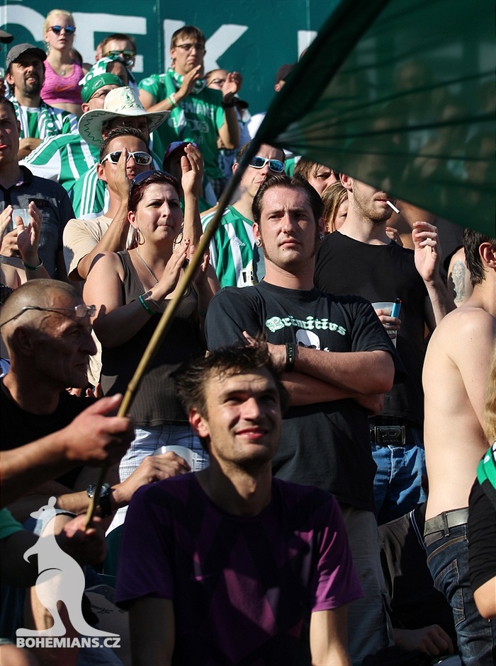 DĚNÍ NA TRIBUNÁCH: Bohemians - Zbrojovka