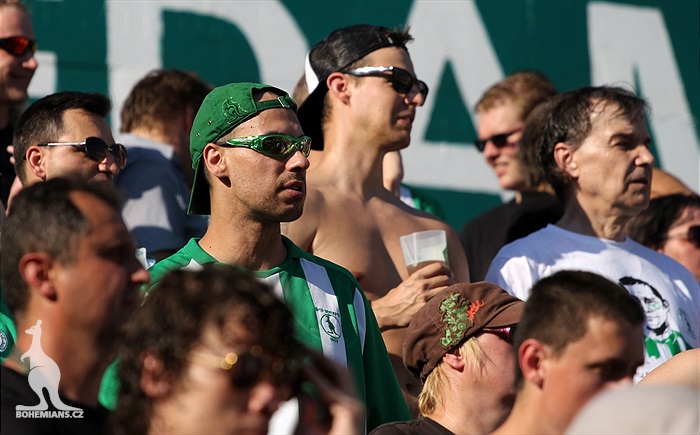 DĚNÍ NA TRIBUNÁCH: Bohemians - Zbrojovka