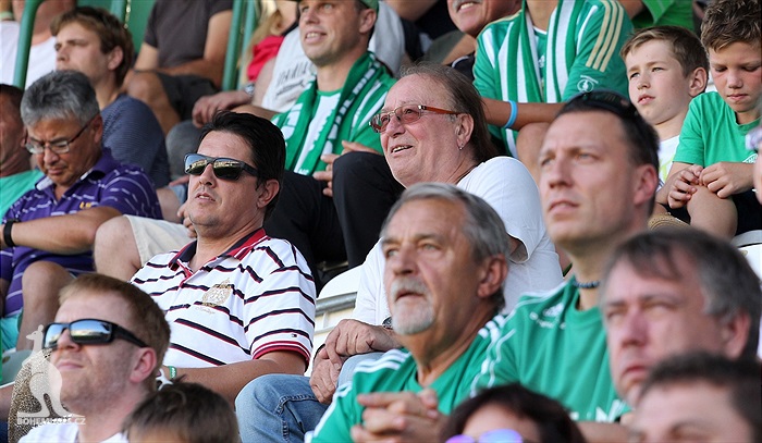 DĚNÍ NA TRIBUNÁCH: Bohemians - Zbrojovka