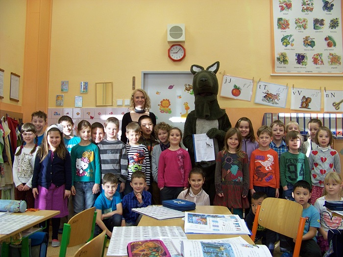 Klokan předává pololetní vysvědčení